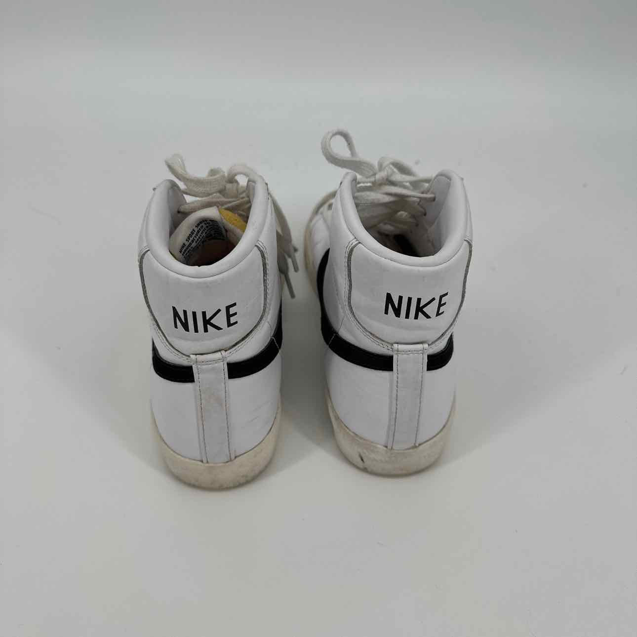 9 1/2 Nike Sneakers