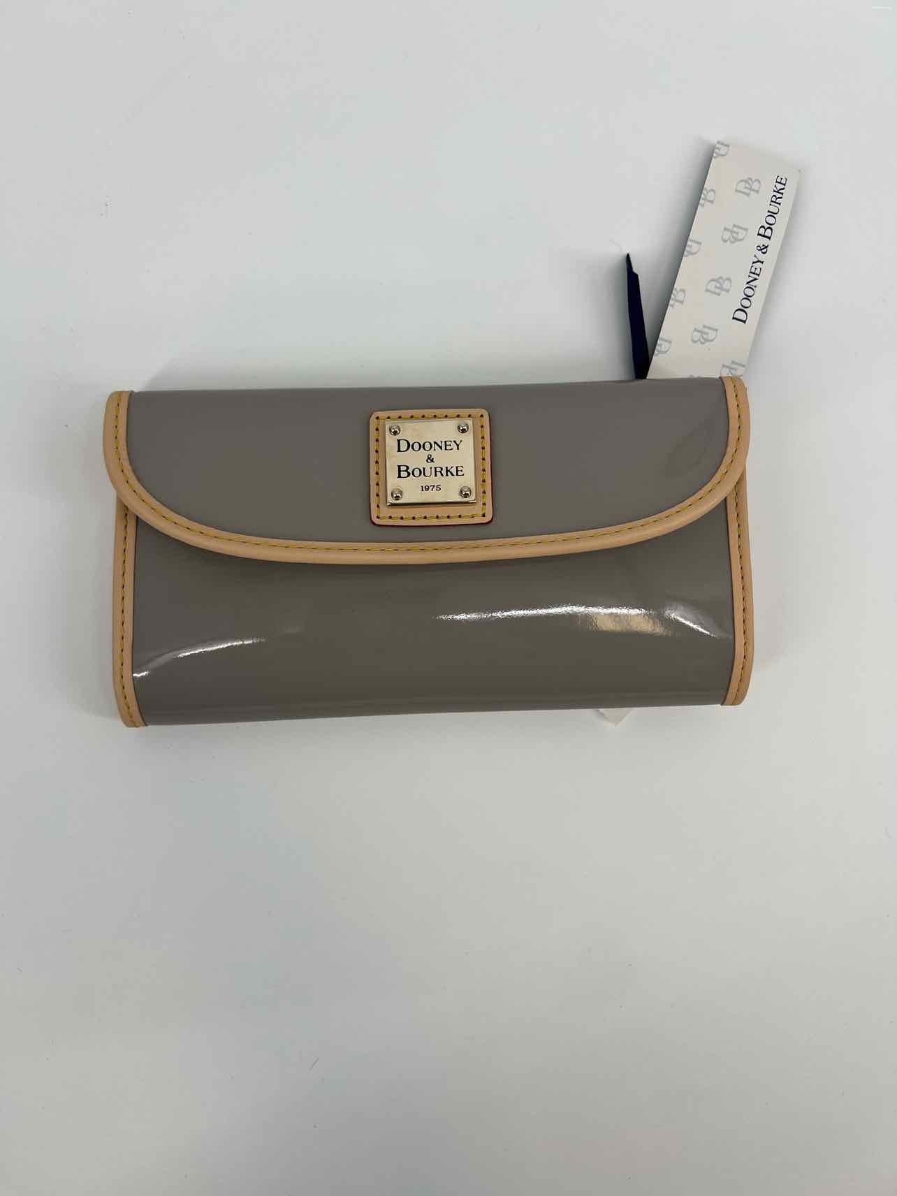 NEW Dooney & Bourke Wallet