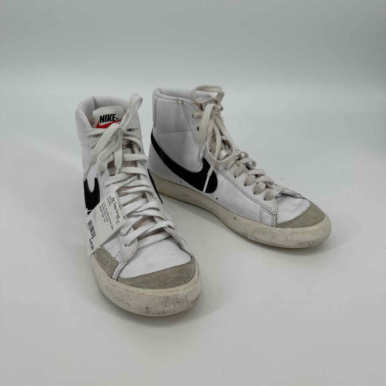 9 1/2 Nike Sneakers